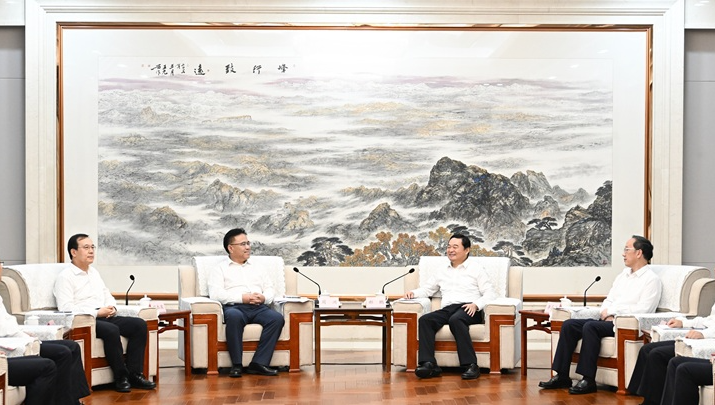 領(lǐng)導(dǎo)班子成員在沈陽拜會遼寧省委書記、省人大常委會主任郝鵬，省委副書記、省長李樂成